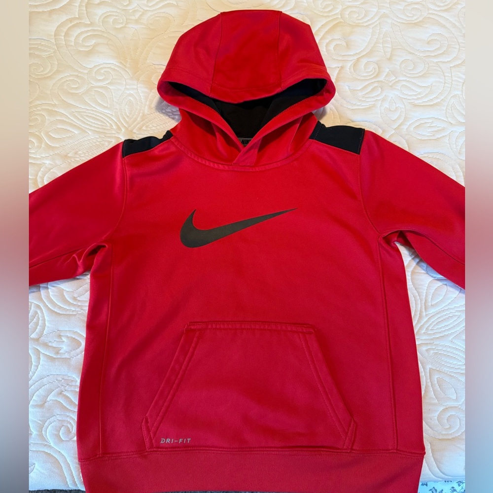 Nike Dri-Fit Boy's Red Large size 7 Pullover Hoodie Black Nike Swoosh Sign